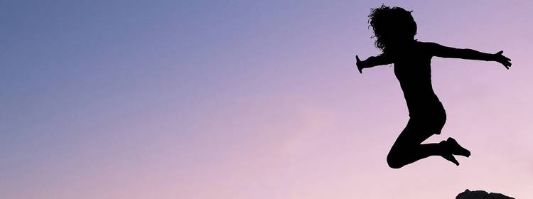 springende vrouw
