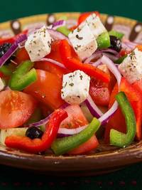 Koolhydraatarm eten op een bord