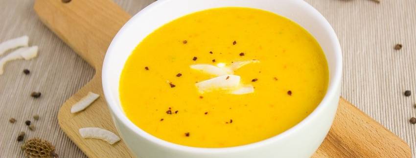 Deze koolhydraatarme pompoensoep moet je proberen! Voedzaam en lekker: